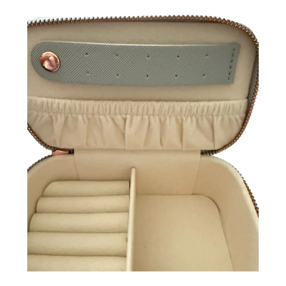 Cosmiya Gray Jewelry Case